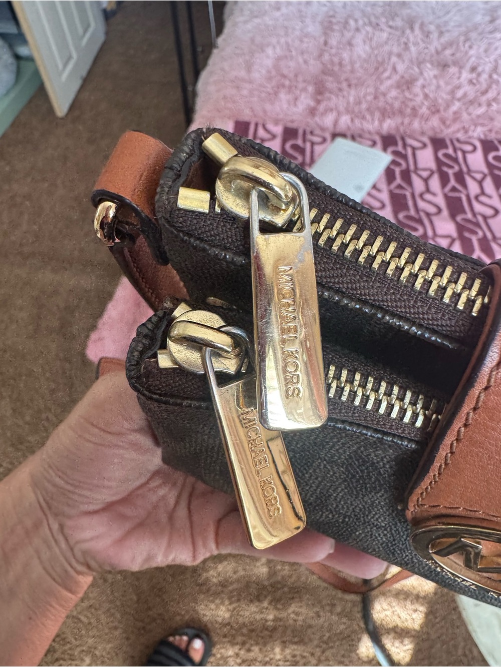 Michael Kors Fulton
Crossbody Bag Brown
Monogram Adjustable Strap
Flap Classic - Picture 14 of 15